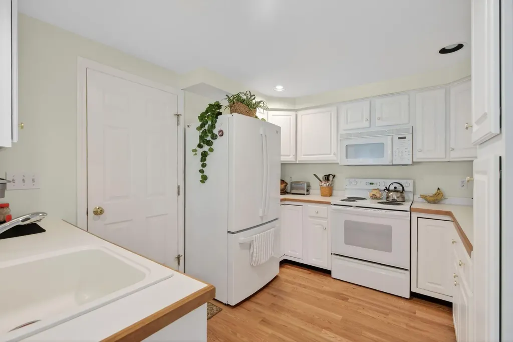 22 Greenwich Way Kennebunk ME 04043