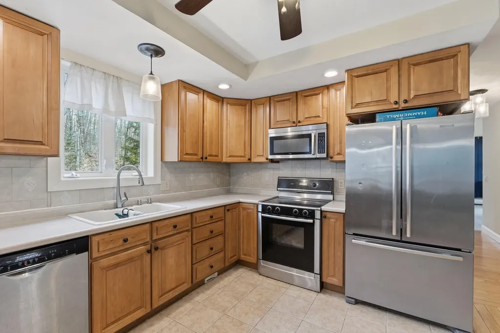41 Arrowhead Lane Limerick ME 04048