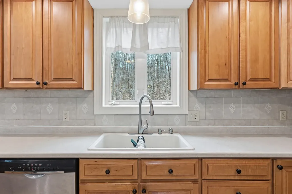 41 Arrowhead Lane Limerick ME 04048