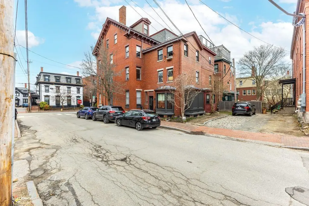 22 Pine Street Portland ME 04102