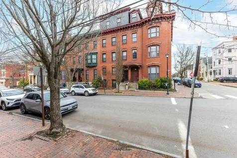 22 Pine Street Portland ME 04102