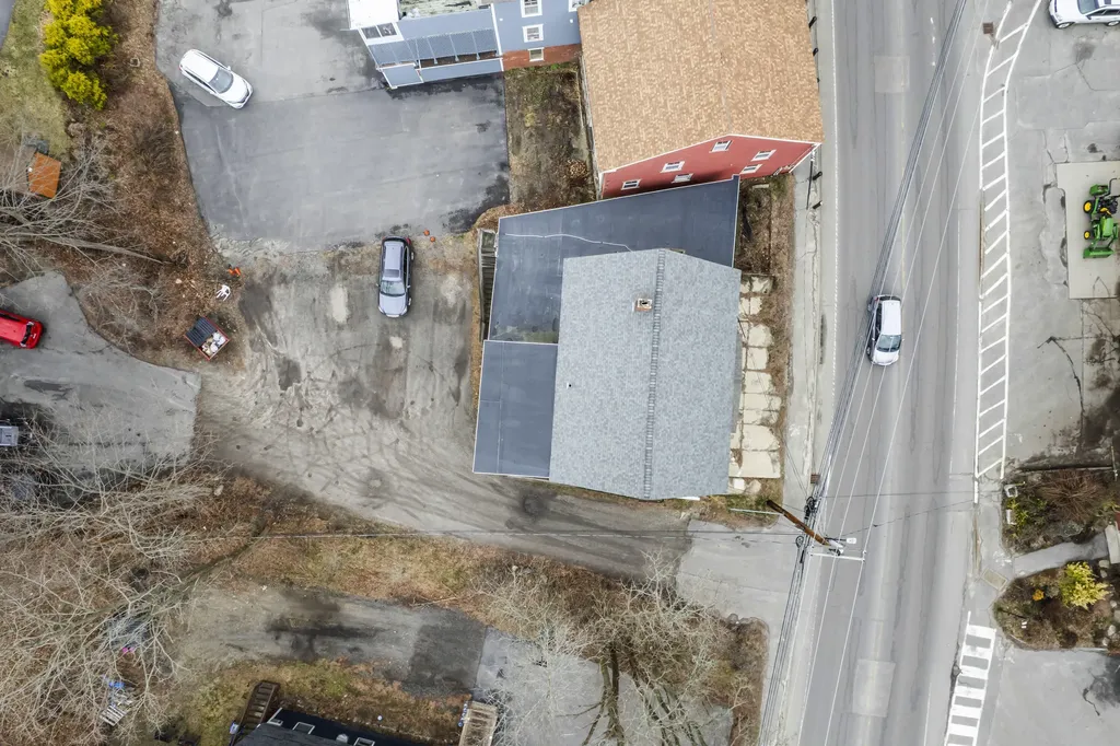 16 Main Street Topsham ME 04086