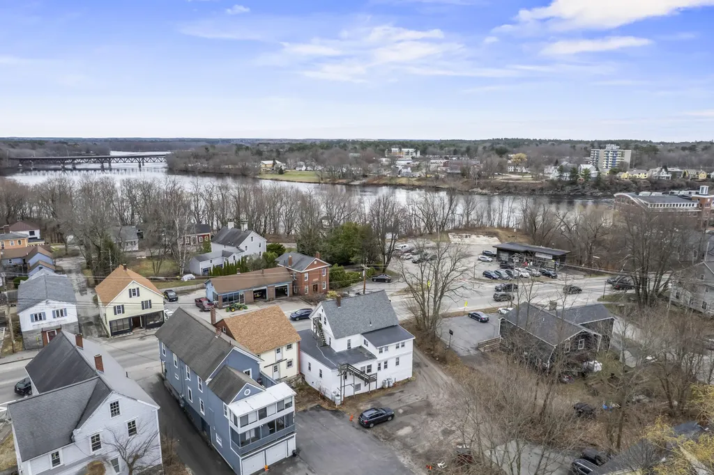 16 Main Street Topsham ME 04086