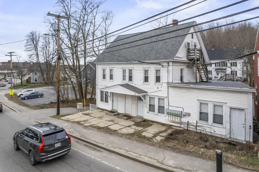 16 Main Street Topsham ME 04086