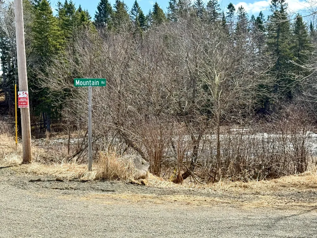 17 Mountain Road Oxbow ME 04764