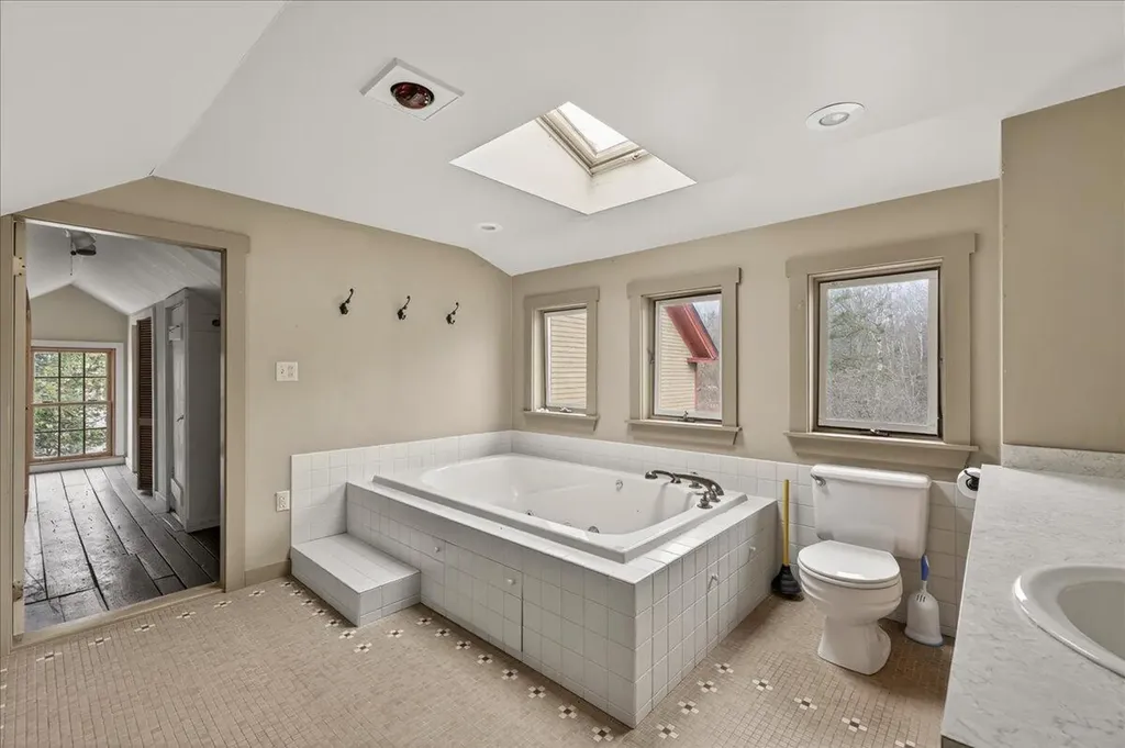 330 E Main Street Searsport ME 04974