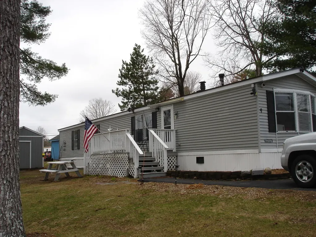 9 Holiday Lane Standish ME 04084