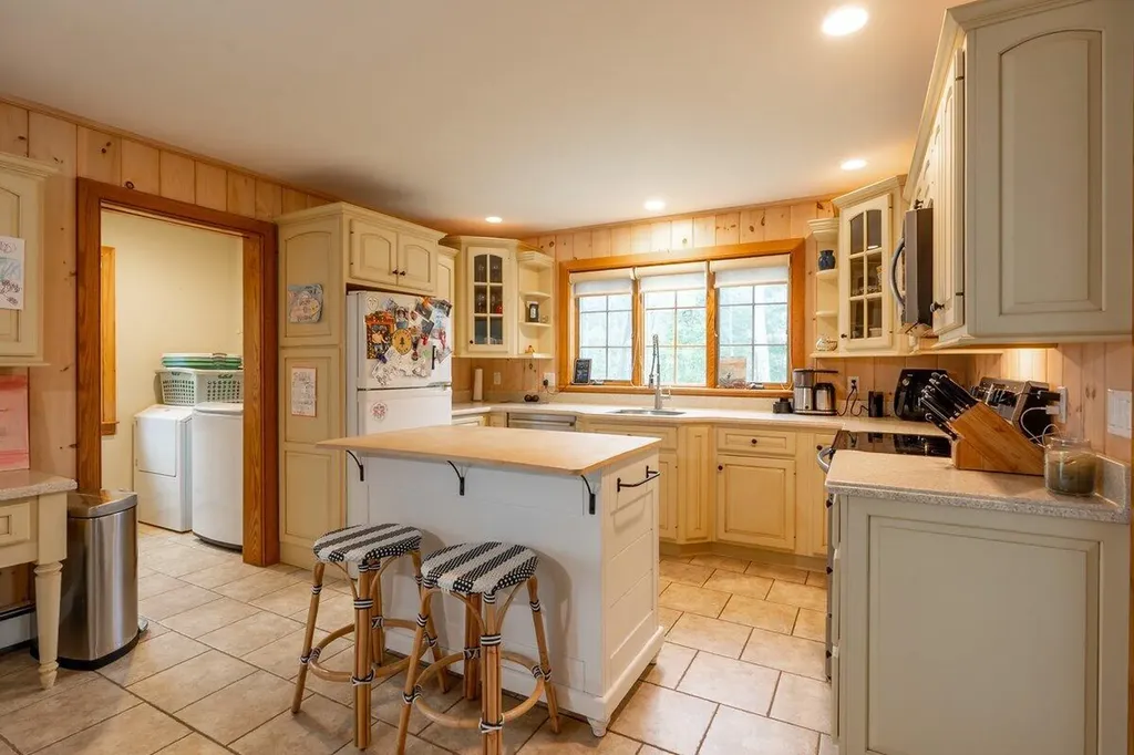 55 Pinkham Road Bristol ME 04554