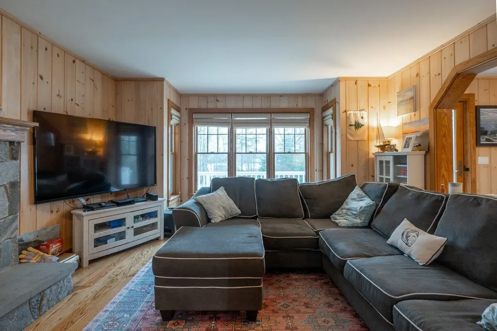 55 Pinkham Road Bristol ME 04554