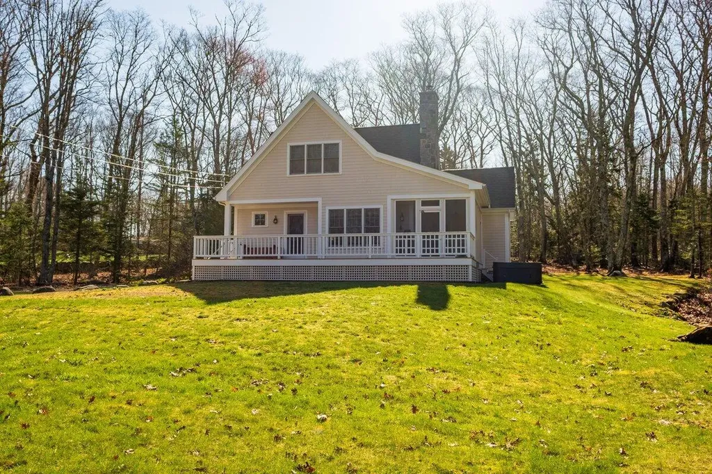 55 Pinkham Road Bristol ME 04554
