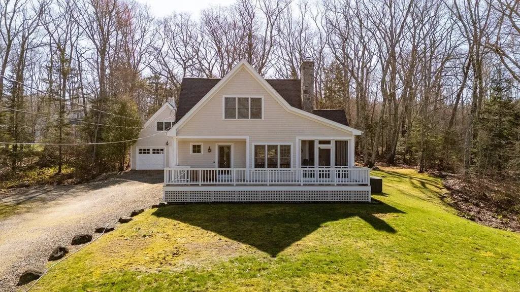 55 Pinkham Road Bristol ME 04554