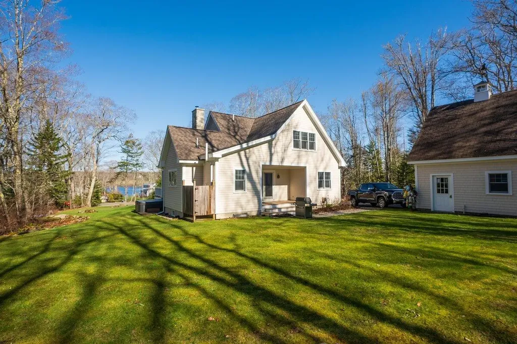 55 Pinkham Road Bristol ME 04554