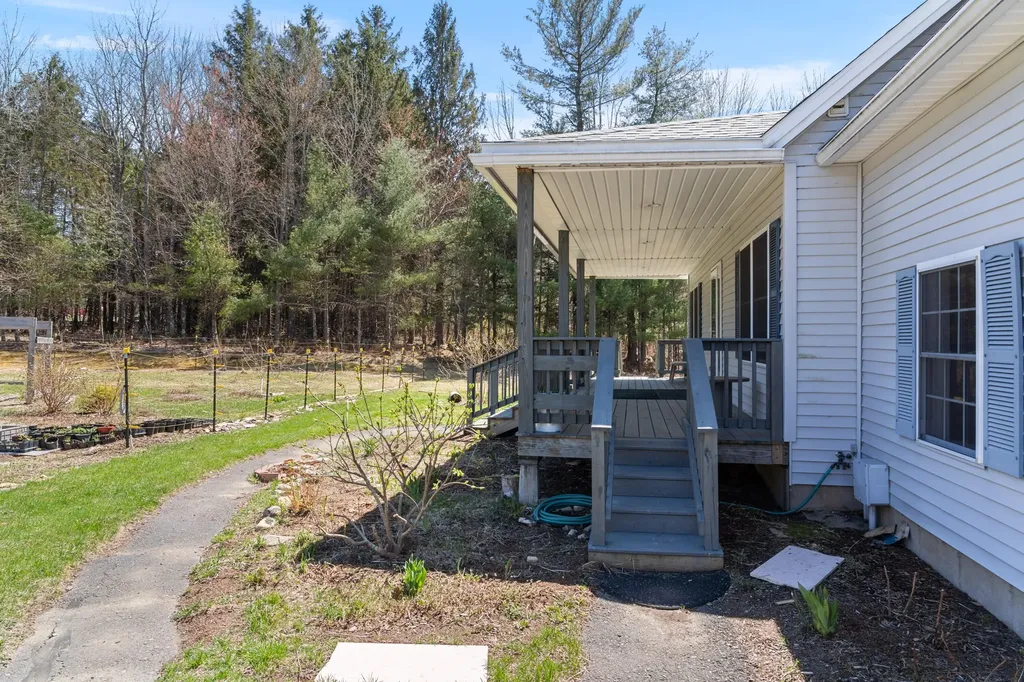 1434 North Road Mount Vernon ME 04352