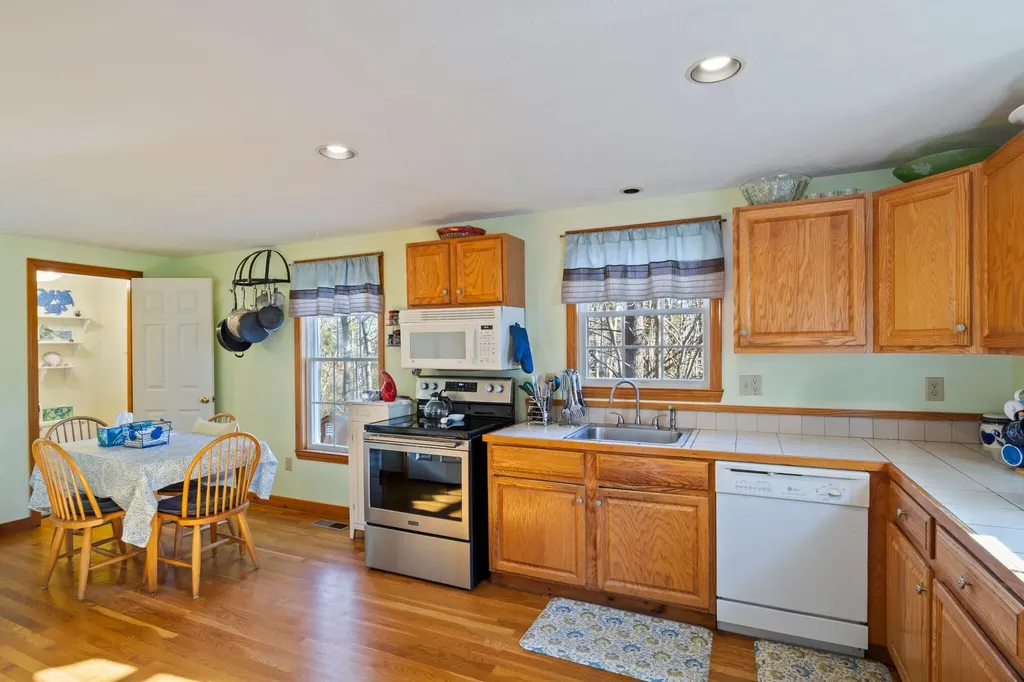 16 Passaic Road York ME 03902
