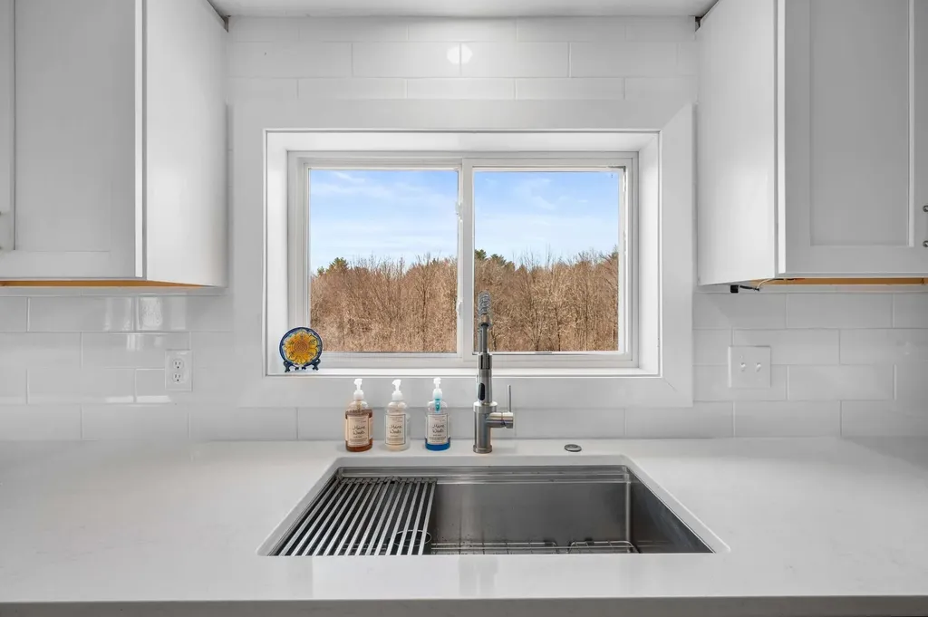 18 Walker Lane Farmingdale ME 04344
