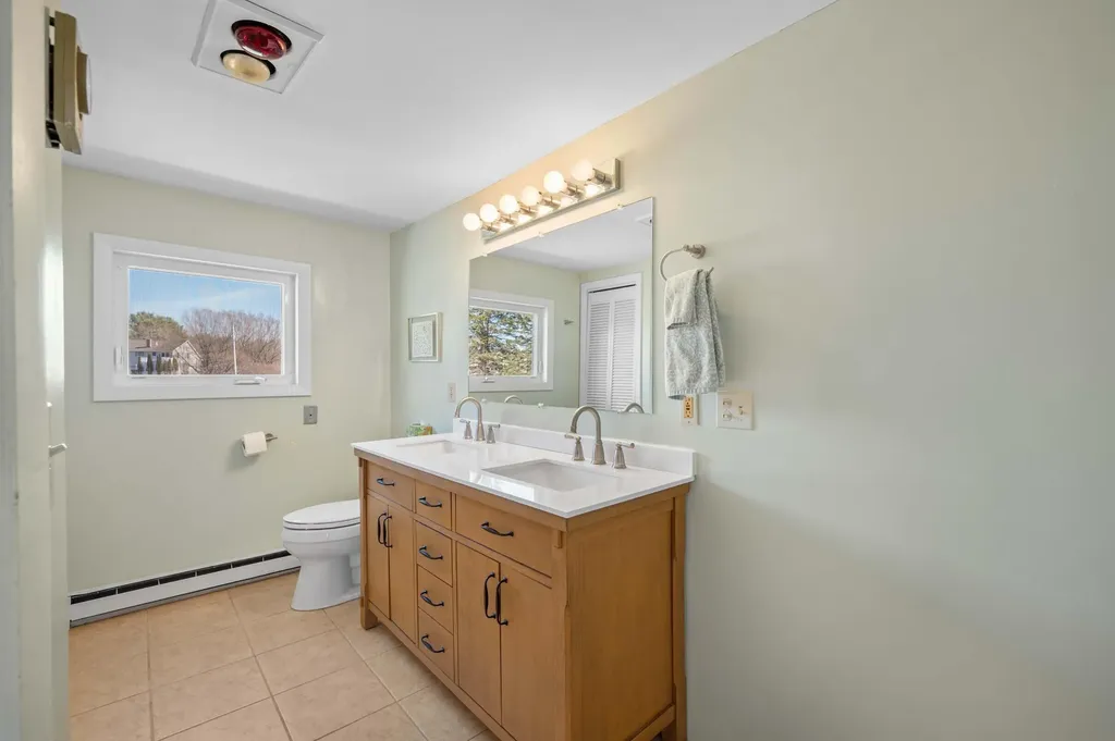 18 Walker Lane Farmingdale ME 04344