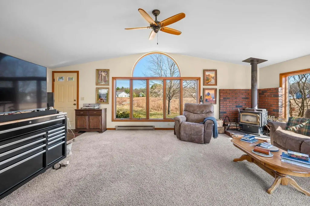 18 Walker Lane Farmingdale ME 04344