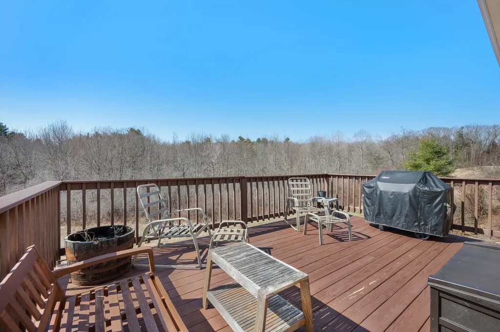 18 Walker Lane Farmingdale ME 04344