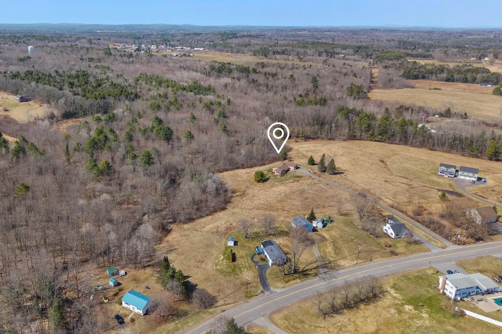 18 Walker Lane Farmingdale ME 04344