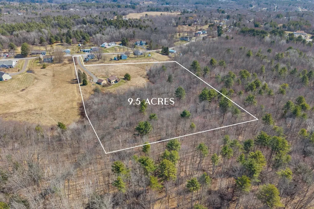 18 Walker Lane Farmingdale ME 04344