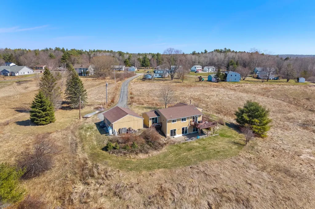 18 Walker Lane Farmingdale ME 04344