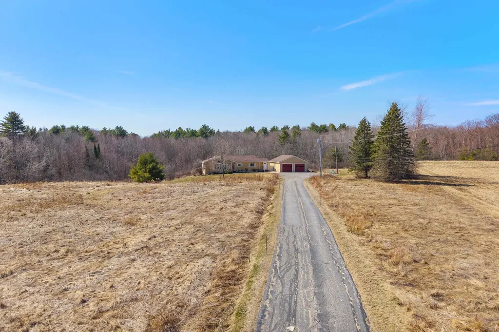 18 Walker Lane Farmingdale ME 04344