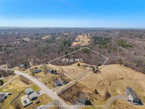 18 Walker Lane Farmingdale ME 04344