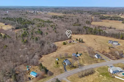 18 Walker Lane Farmingdale ME 04344