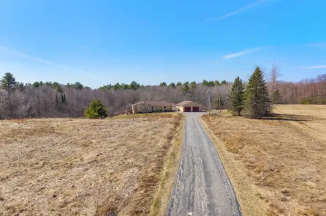 18 Walker Lane Farmingdale ME 04344