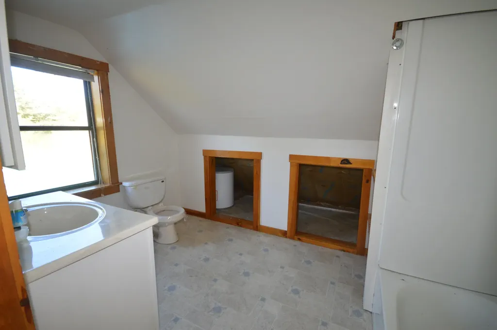 118 North Road Dixmont ME 04932