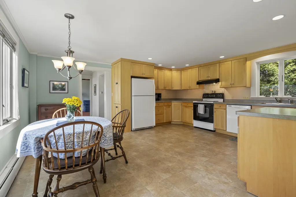 15 High Street Damariscotta ME 04543