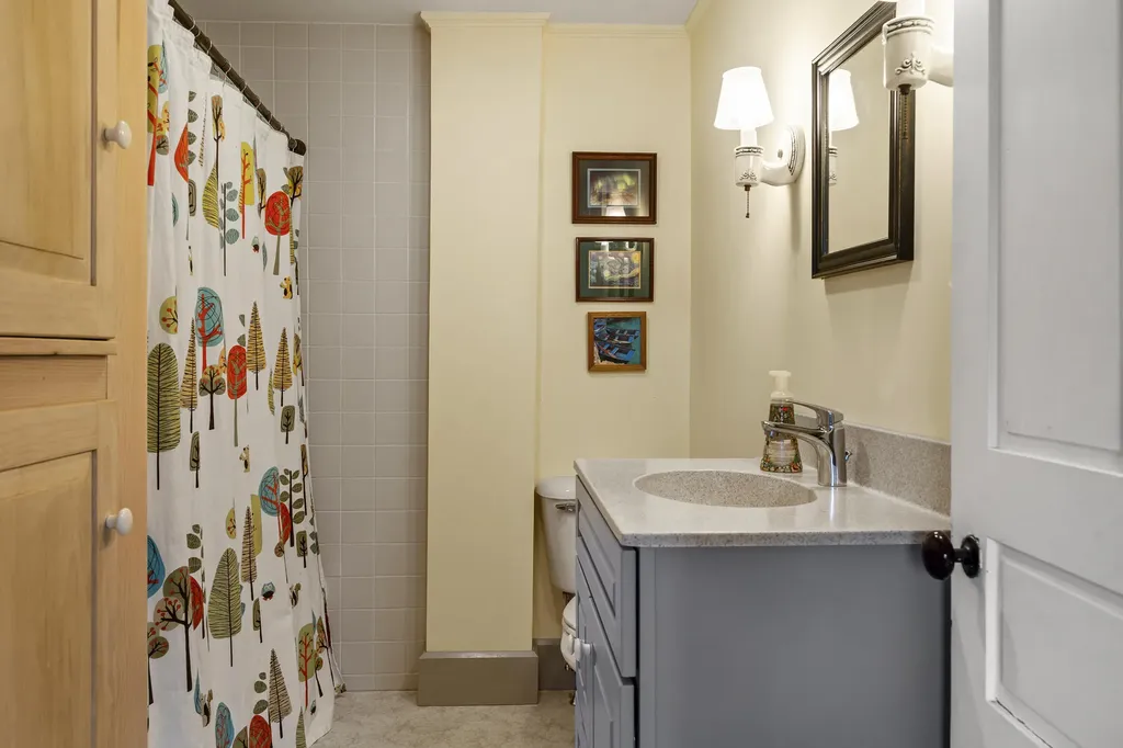 15 High Street Damariscotta ME 04543