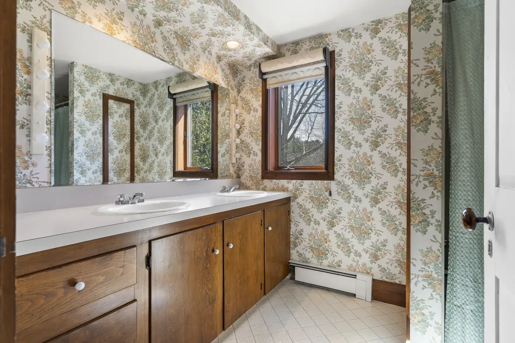 15 High Street Damariscotta ME 04543
