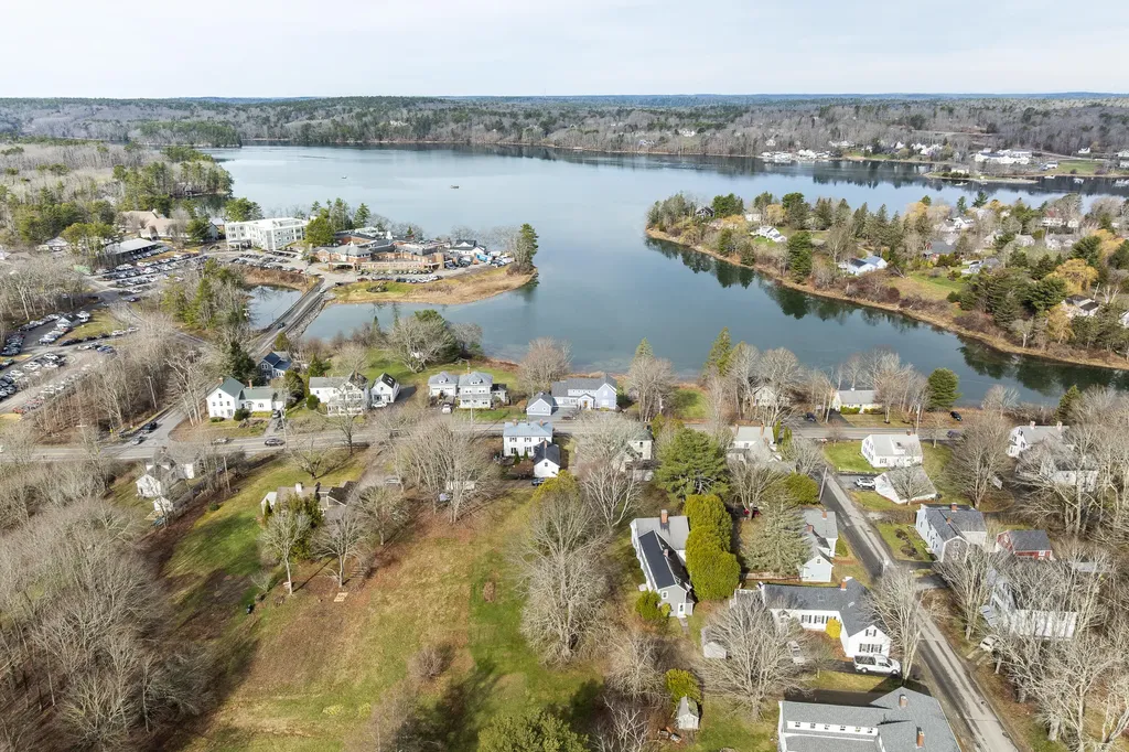 15 High Street Damariscotta ME 04543