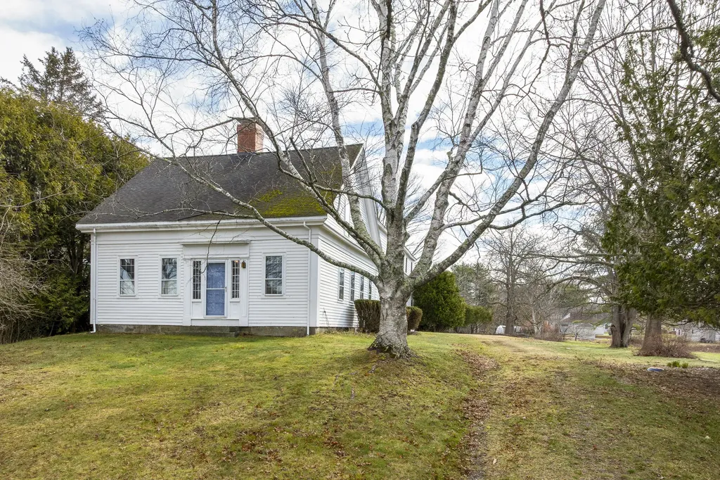 15 High Street Damariscotta ME 04543