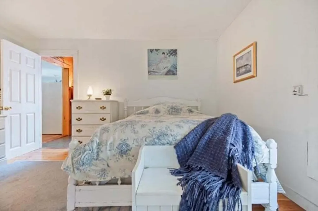 18 Scenic View Drive Naples ME 04055