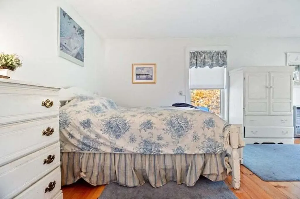 18 Scenic View Drive Naples ME 04055