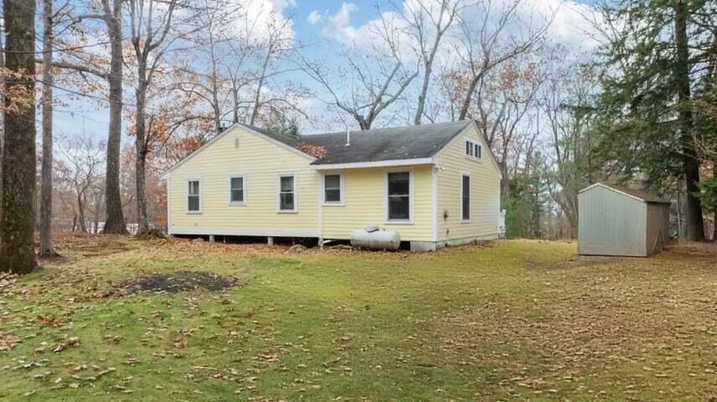 18 Scenic View Drive Naples ME 04055
