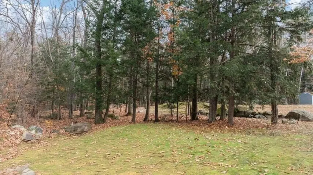 18 Scenic View Drive Naples ME 04055