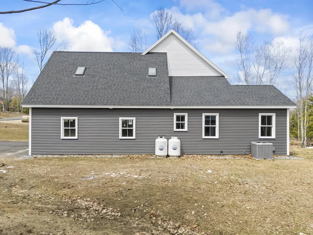 26 County Crossing Brunswick ME 04011