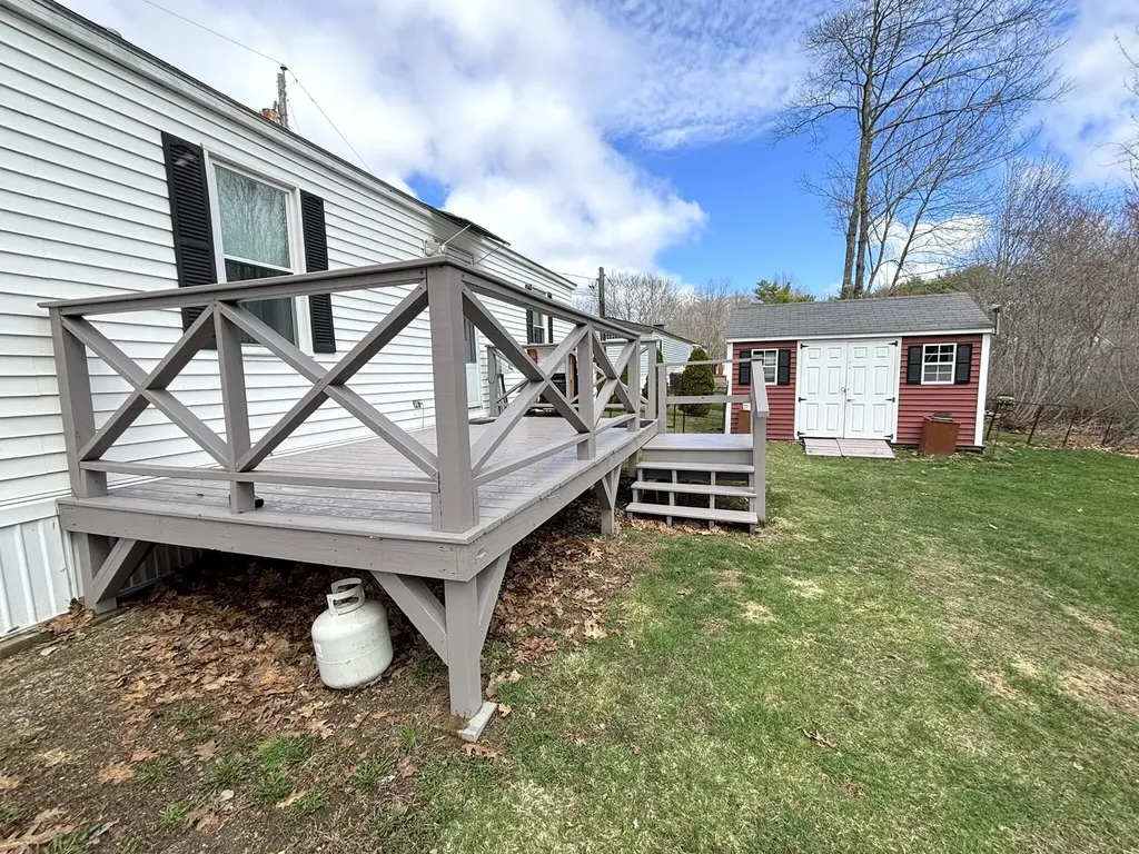 65 Amys Circle Dresden ME 04342