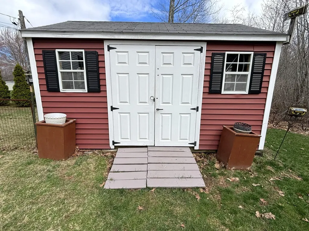 65 Amys Circle Dresden ME 04342