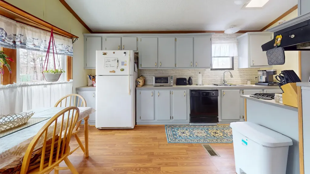 65 Amys Circle Dresden ME 04342