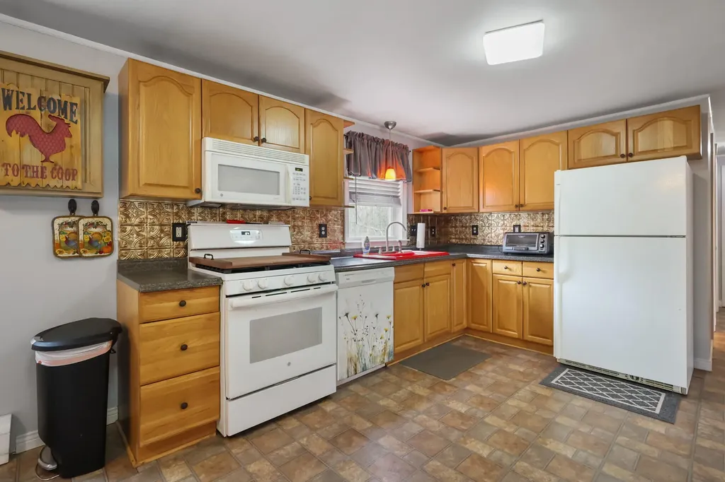 190 Transalpine Road Lincoln ME 04457