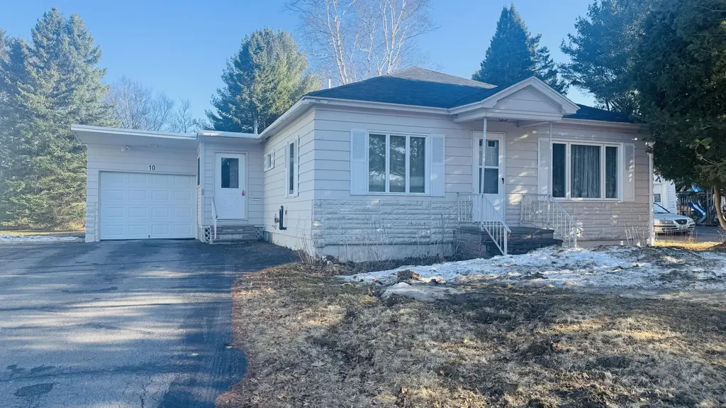 10 Dorilda Circle Caribou ME 04736