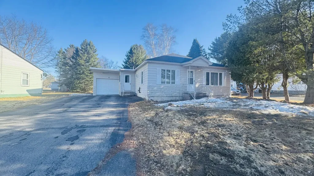 10 Dorilda Circle Caribou ME 04736