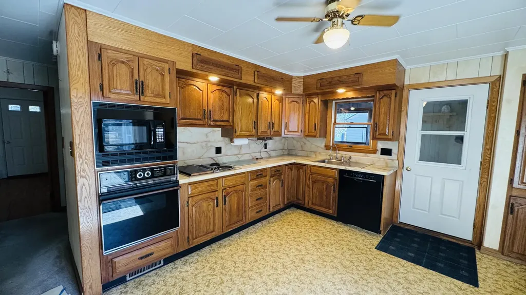 10 Dorilda Circle Caribou ME 04736