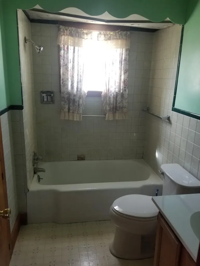 18 Vernon Avenue Limestone ME 04750