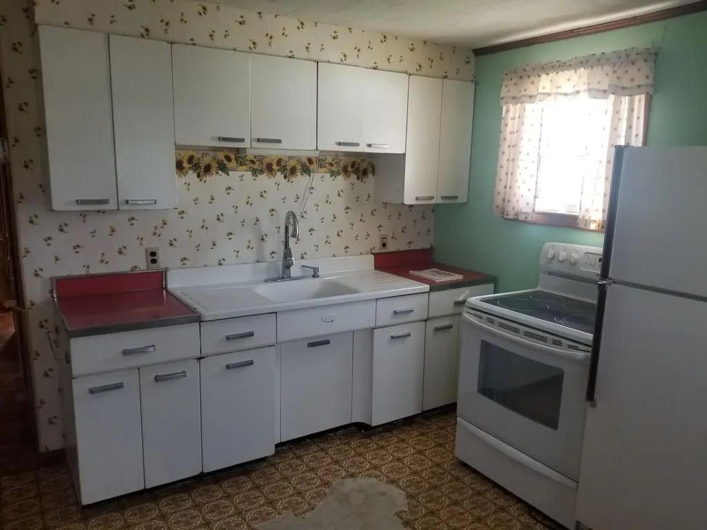 18 Vernon Avenue Limestone ME 04750