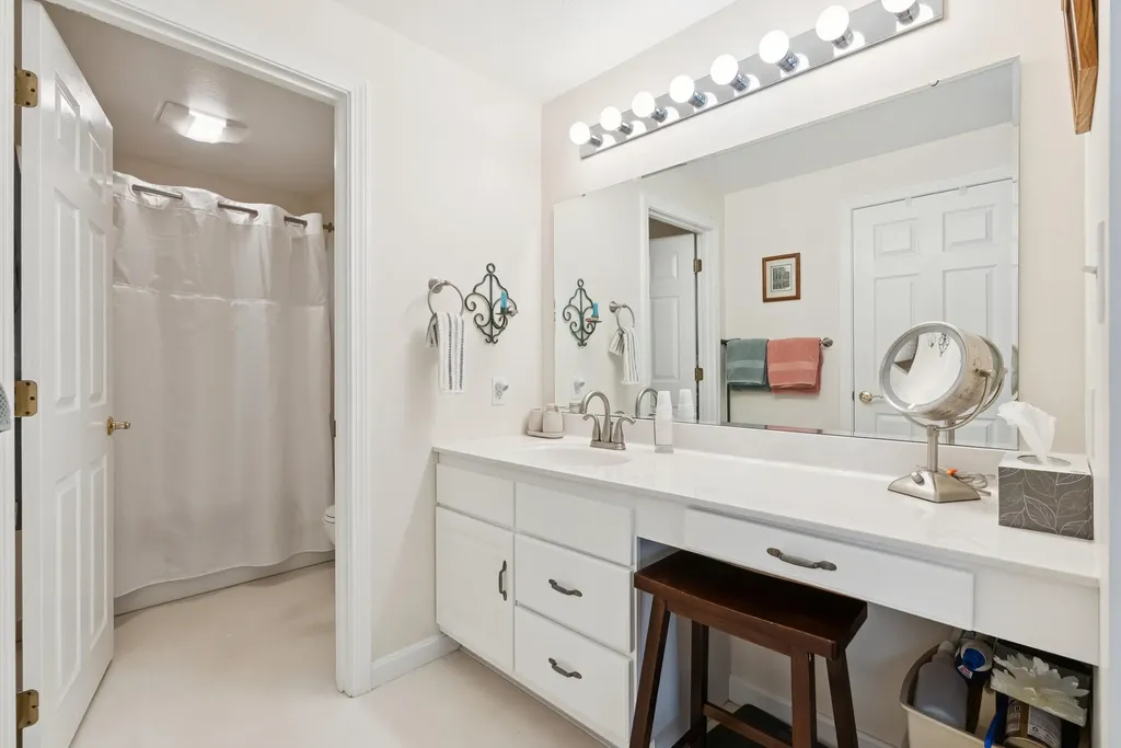 16 Dunnhill Drive Kennebunk ME 04043